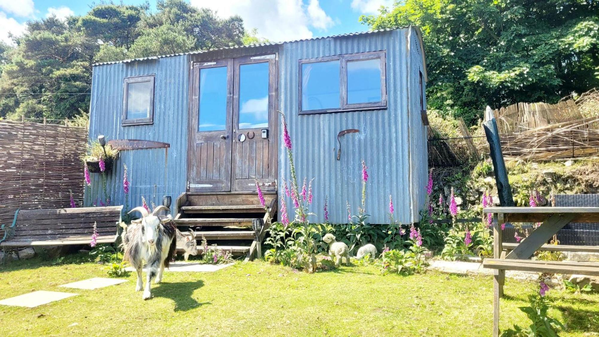 Hotel Treguth Glamping Unique Experience - Themed Huts Saint Day Exteriér fotografie